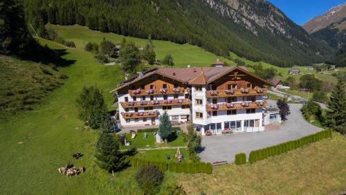 Hotel Kaserhof Valles Ngoại thất bức ảnh