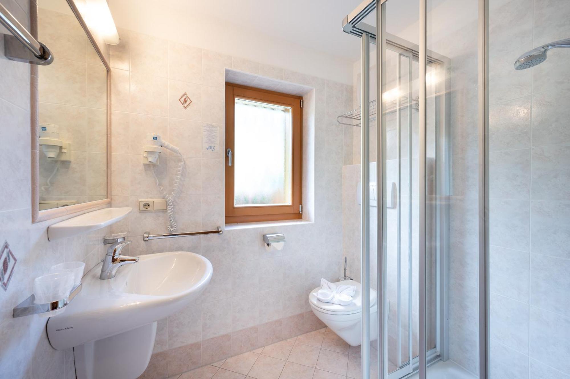 Hotel Kaserhof Valles Ngoại thất bức ảnh