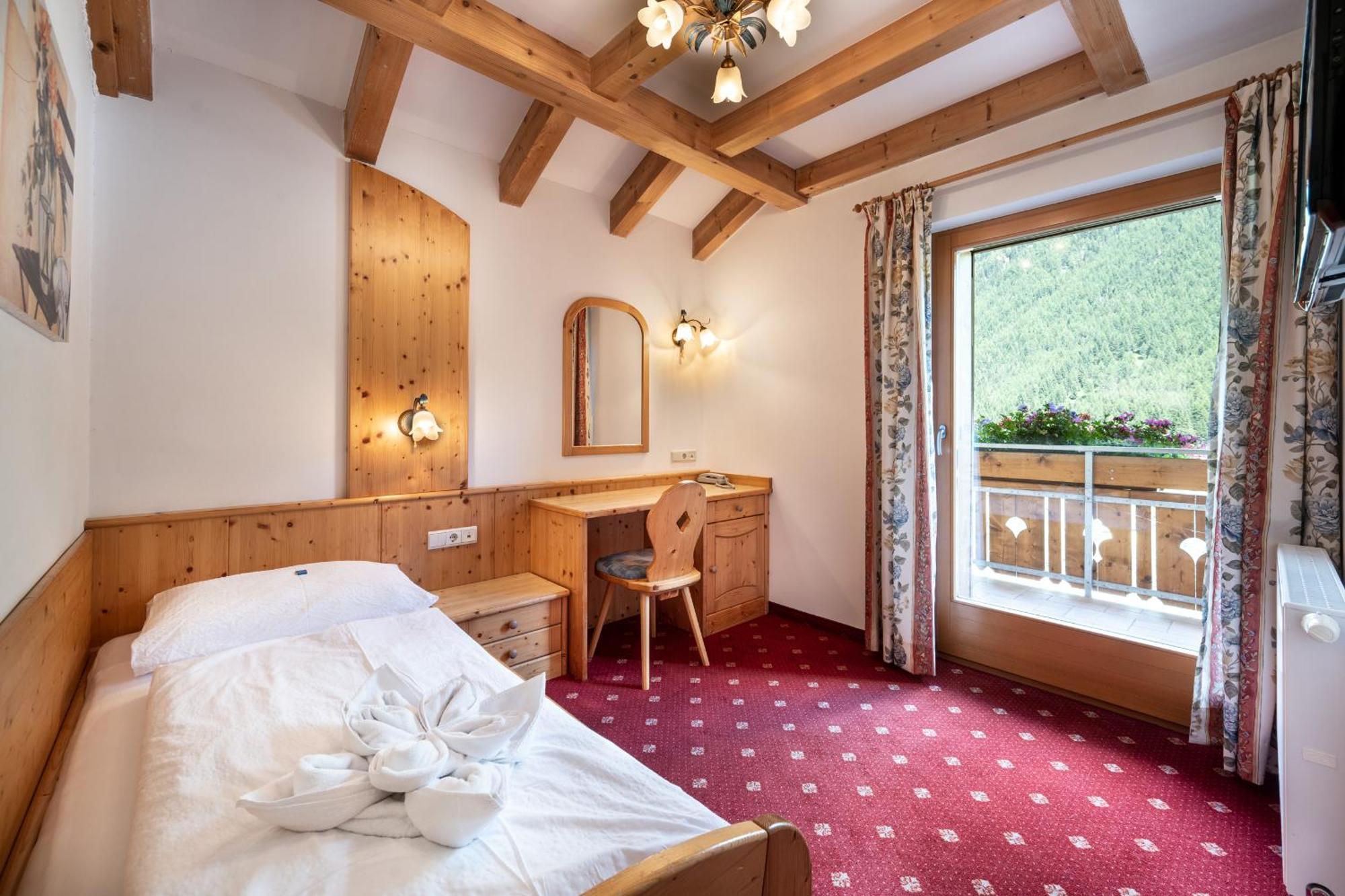 Hotel Kaserhof Valles Ngoại thất bức ảnh