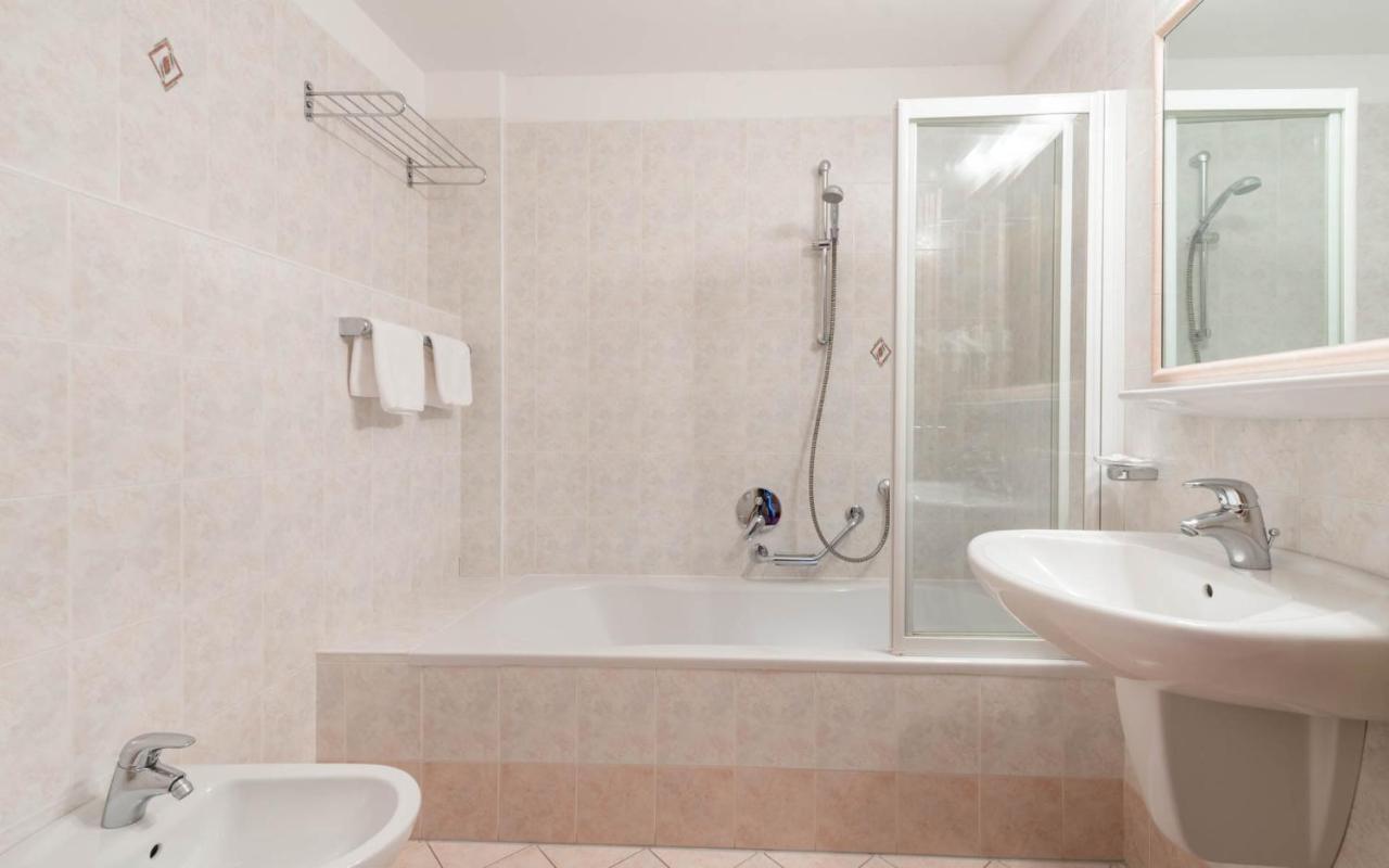 Hotel Kaserhof Valles Ngoại thất bức ảnh
